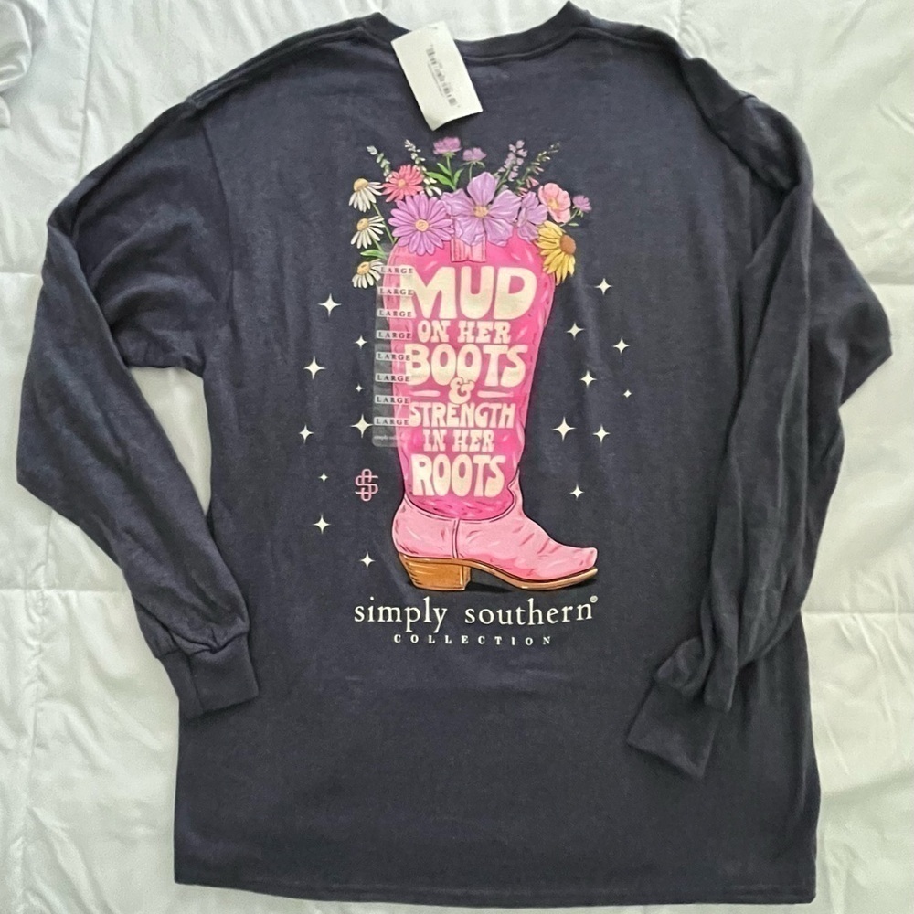 Simply Southern Tshirt “Mud on her boots strength in her roots”. Size Me…